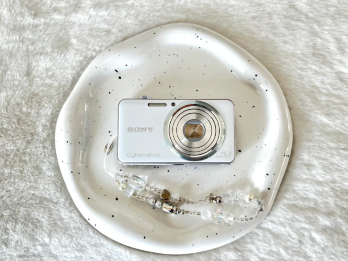 Sony Cybershot white wx70 digital camera